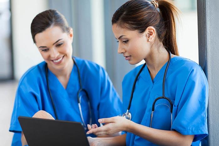 Học điều dưỡng có khó không? Cơ hội việc làm sau khi ra trường